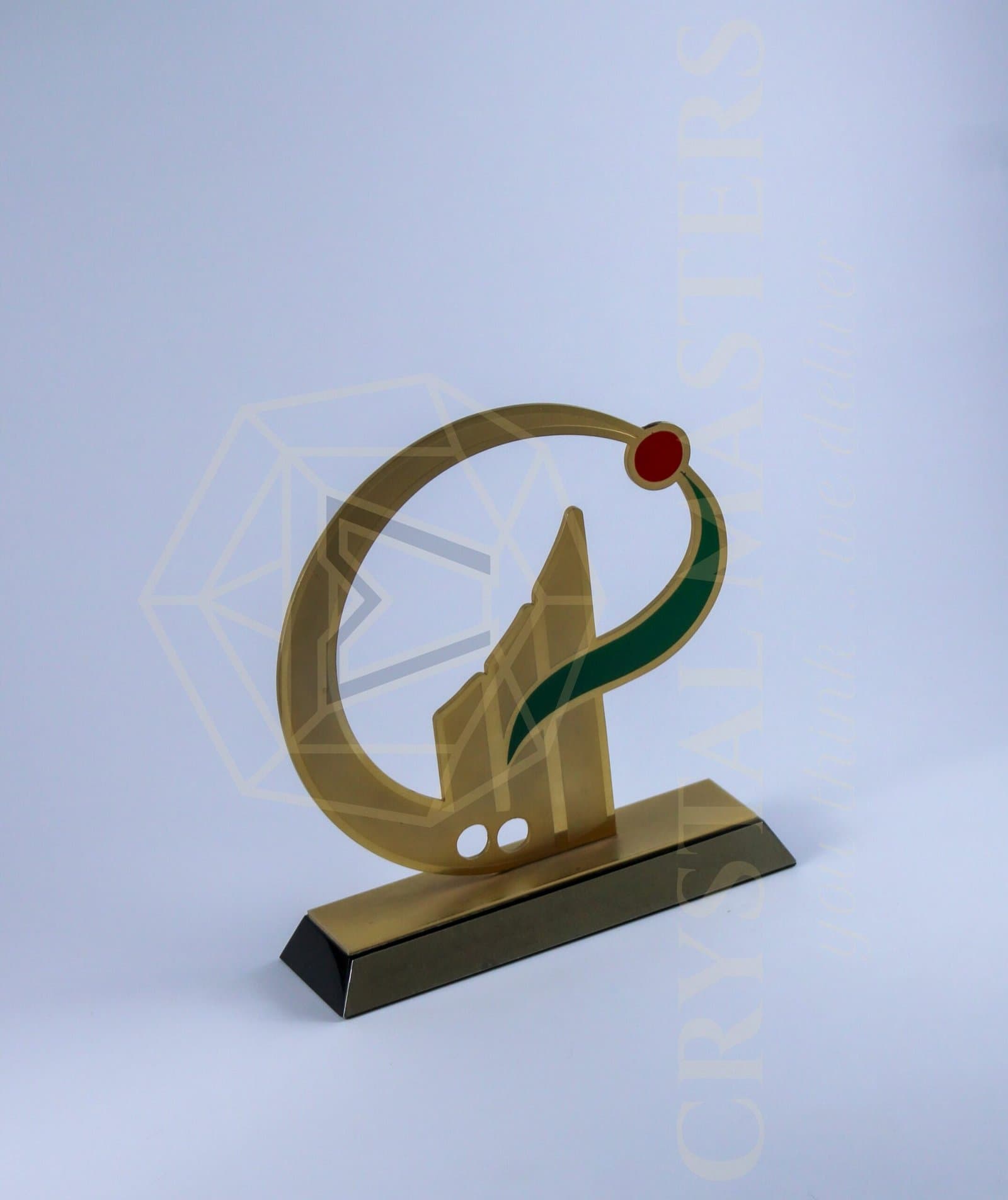 Open gold-toned circular award with green and red calligraphic strokes on a low dark foot